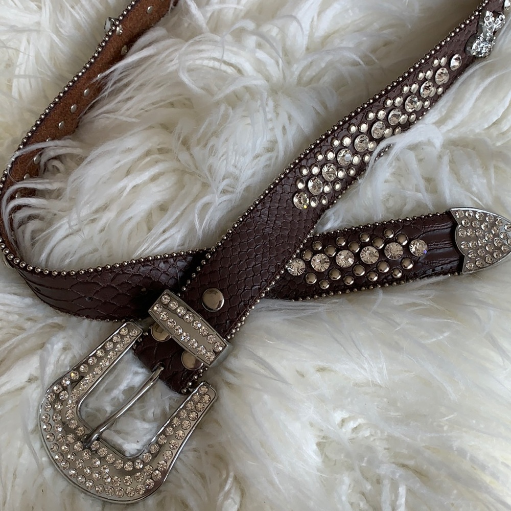 🌼RHINESTONE EMBELLISHED LEATHER BELT🌼